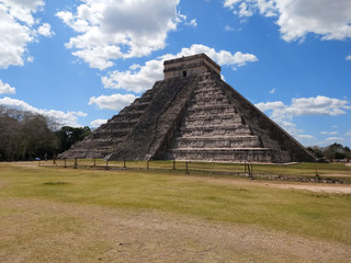 The pyramid of chichen itza with no one around, Yucatan, Mexico