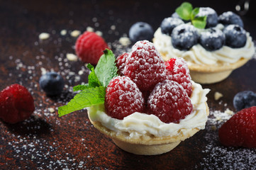 Tartlet with raspberries with ricotta cream