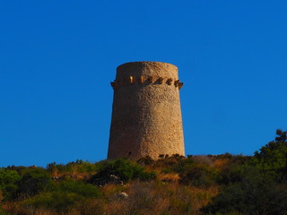 Fototapeta na wymiar Torre de vigilancia en la costa de Jávea Moraira Benitachel Cap D'Or