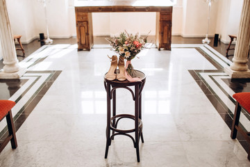 bride's bouquet, shoes, wedding rings and a set of invitations. The bride's accessories. Wedding morning.