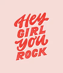 Foto op Plexiglas Meisjeskamer Hey meid, je rockt - handgetekende girly motiverende quote. Feminisme meisje baas citaat gemaakt in vector. Vrouw inspirerende positieve slogan. Inscriptie voor t-shirts, posters, kaarten. Trendy vrouwelijk roze