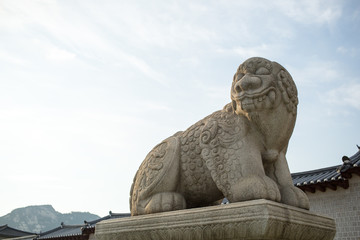 It was considered an auspicious animal that prevented fire and disaster, and was built at the entrance to the palace