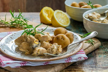 Chicken in creamy lemon and rosemary sauce