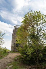 Fototapeta na wymiar Wandern zum Turm am Hirschenstein im Bayerischen Wald