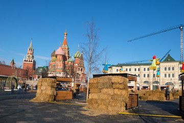 Fototapeta premium MOSCOW, RUSSIA - FEBRUARY 22, 2020: Shopping pavilions in Zaryadye park during the Pancake Festival
