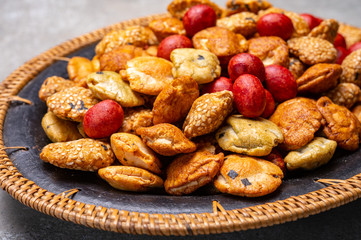 Tasty asian vegetarian appetizer, crunchy rice en peanuts snacks from Japan