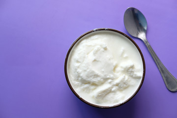 Fototapeta na wymiar close up of fresh yogurt in a bowl on color background 