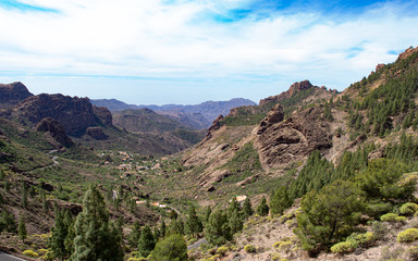 Fototapeta na wymiar Road an landscape in Roque Nublo, Canary Islands