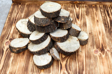 Round saw cuts of an old tree