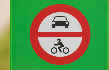 Señal de prohibición de circulación de coches y motos