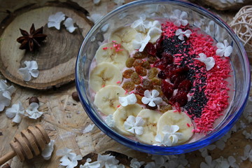 bowl of muesli with berries