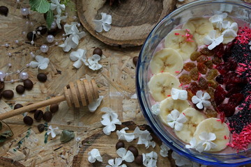 bowl of muesli with berries