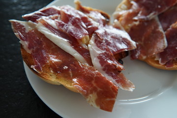 Pan con jamón de calidad