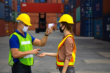 Check body temperature Before working in the warehouse