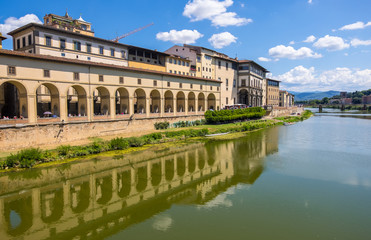 Fototapeta na wymiar View of Arno River and Vasari Corridor or Corridoio Vasariano in Florence, Tuscany, Italy