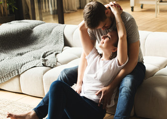 Obraz premium Lifestyle slow living consept at home with couple young men and woman