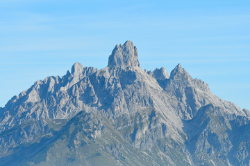 Fototapeta na wymiar Blick auf das Dachsteingebirge mit der Bischofsmütze 