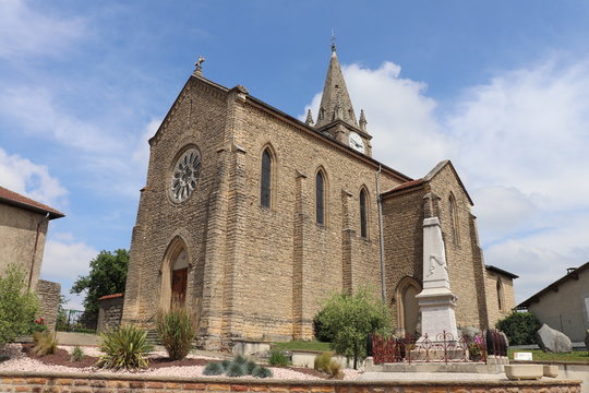Eglise catholique Saint Louis vue de l'extérieur - Village de Grenay - Département Isère - France