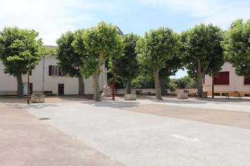 Fototapeta na wymiar grande place de Grenay - Village de Grenay - Département Isère - France