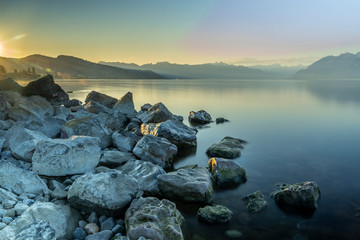 Magnifique couleur au levée de soleil sur le Lac Léman à Lausanne, Suisse