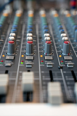 audio mixing console