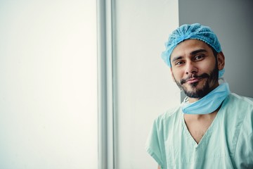 Medico feliz