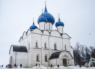 Obraz premium View of the Orthodox mother of God-Nativity Cathedral in Suzdal in winter.