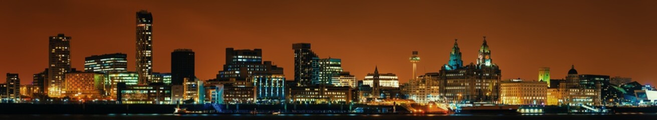 Fototapeta na wymiar Liverpool skyline night