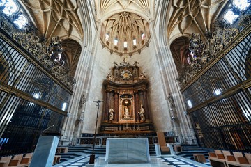 Fototapeta na wymiar Cathedral of Segovia interior