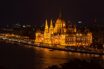 Fototapeta na wymiar hungarian parliament at night