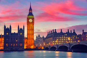 Poster Big Ben en Westminster Bridge in de schemering in Londen © sborisov