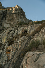 Peña Bernal, Composed of a type of volcanic stone known as dacite and that 67% is silica, highly weather resistant material, which explains its survival despite wind,rain and other inclement weather.