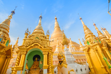 Fototapeta premium The Shwedagon Pagoda in city of Yangon in Myanmar (Burma).
