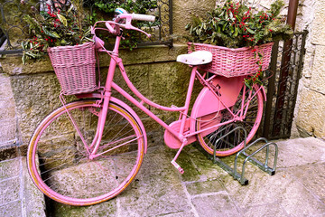 Fototapeta na wymiar pink bicycle in a row