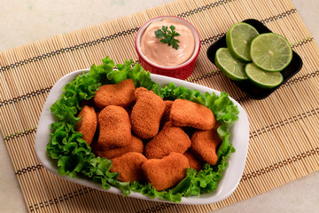 Breaded chicken with rose and lemon sauce