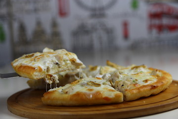 White Sauce Mushroom Mozzarella Cheese Pizza