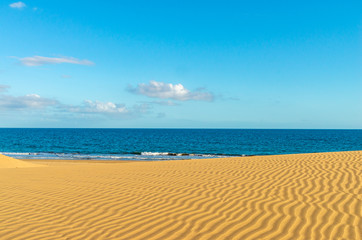 Maspalomas dunes with the Atlantic ocean in the background