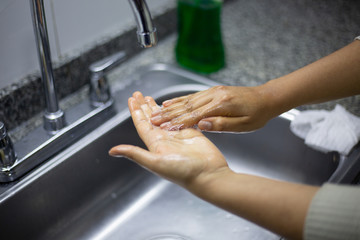 Obraz na płótnie Canvas Hand washing lavado de manos