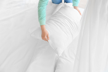 Woman making bed at home © Pixel-Shot