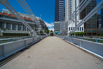 Fototapeta premium CAVENAGH Bridge with no people in Singapore
