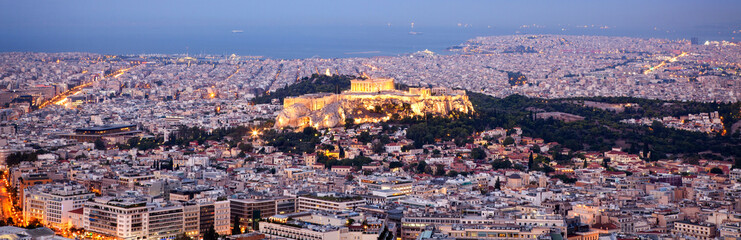 Fototapeta na wymiar cityscape of Athens in early morning with the Acropolis seen from Lycabettus Hill, the highest point in the city
