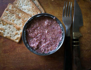 can of crumbled tuna with water biscuits