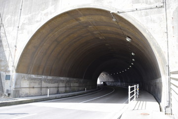 トンネル 自動車道