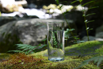 飲み水とグラス