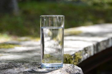 飲み水とグラス