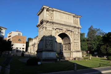 Fototapeta na wymiar Benevento - Arco di Traiano di mattina presto