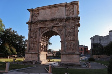 Benevento - Arco Traiano la mattina presto