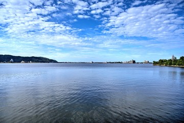 秋の空と東郷池のコラボ情景＠鳥取