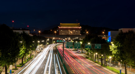 Fototapeta na wymiar night traffic in Taipei, Taiwan