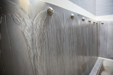 Flushing Urinal